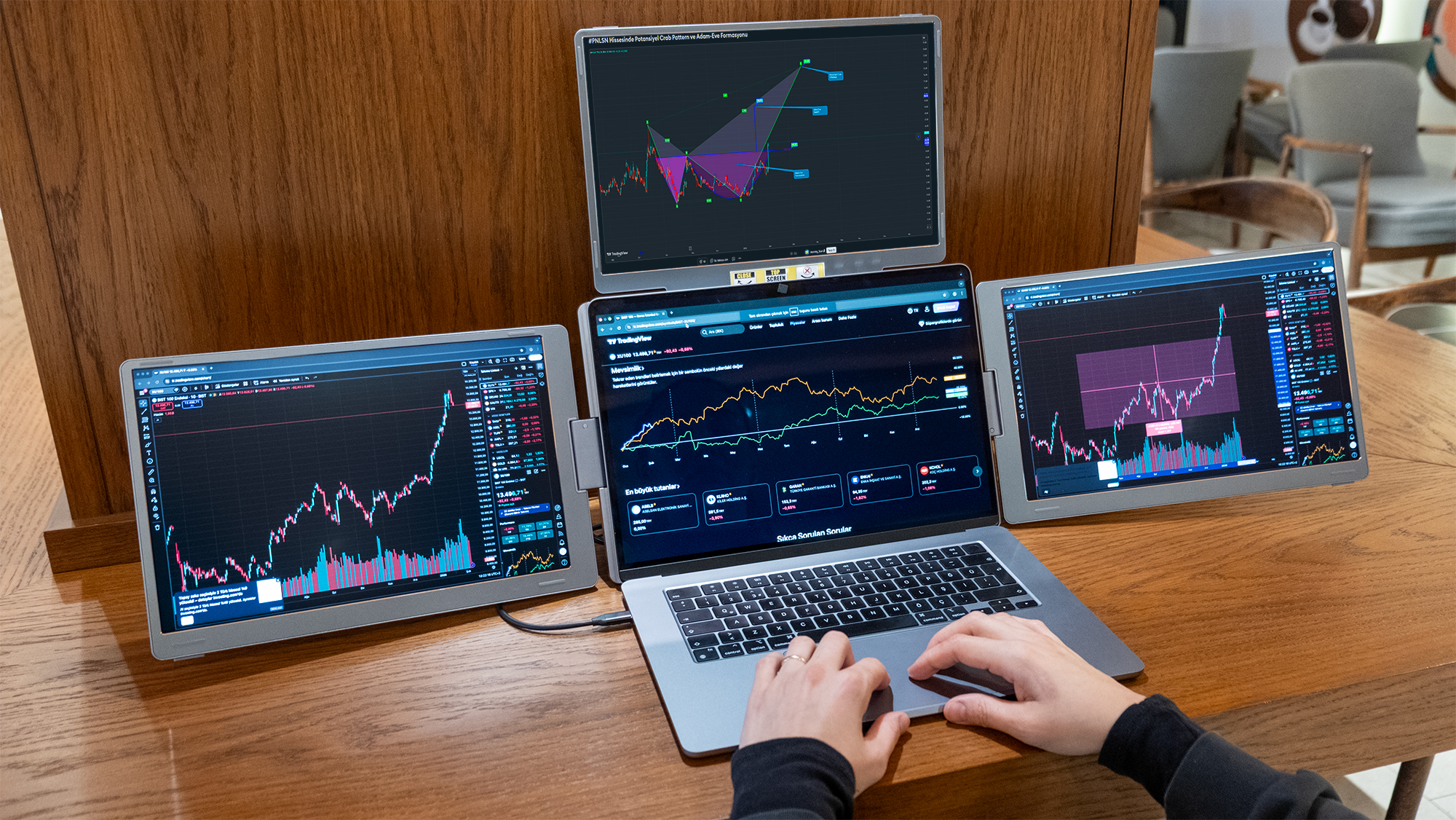 15.6" Üçlü Trimonitör (Sabit Panel) ile iş akışınızı yönetin